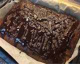 Foto del paso 9 de la receta: Brownie -Muerte por Chocolate- y avellanas  🍫