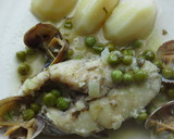 Foto del paso 9 de la receta Cazuela de corvina con almejas y guisantes