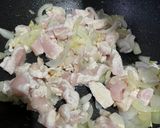 Foto langkah ke 2 dari resep Nasi Ayam Cah Jamur ala Solaria.