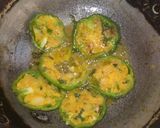 भरवा शिमला मिर्ची(Bharwa shimla mirchi recipe in Hindi) रेसिपी चरण 5 फोटो