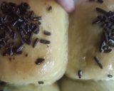 Foto langkah ke 8 dari resep Roti Kasur Isi Coklat Super Lembut.