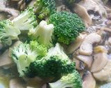 Gombás, fokhagymás🧄brokkolis 🥦tészta tejszínnel recept fázis 2 fotója