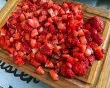 Une image de l'étape 5 de Charlotte aux skyr et fraises.
