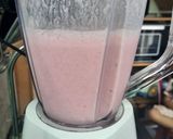 Hình bước làm 2 của món Sinh tố dâu tây
