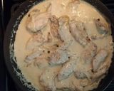 Foto del paso 4 de la receta: Pechuga en salsa blanca con champiñones y pimienta verde