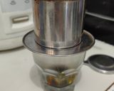 Foto langkah ke 5 dari resep Coffee Vietnam Drip.