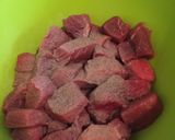 Hình bước làm 1 của món Bœuf Bourguignon (Bò hầm rau củ)