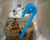 A picture of step 3 of Nutella milk shake.