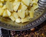 A picture of step 4 of Memoni Aloo Choley.