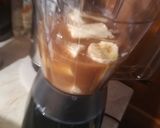 Kávés banános smoothie recept fázis 2 fotója