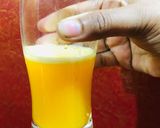 A picture of step 3 of Yakult Tri-Colour Smoothie.