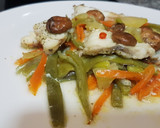 Foto del paso 4 de la receta: Rape con verduras y botones de rovellons en papillote