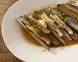 A picture of step 5 of 🦪 Razor clams with soy sauce, vinegar, chilli and garlic sauce.