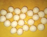 A picture of step 8 of Milk candy ball AKA Gullisuwa.