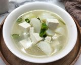 Foto langkah ke 3 dari resep Sup Tahu Lobak Simpel.