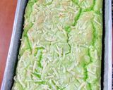 Foto langkah ke 6 dari resep Keto Pandan Coconut Cake.
