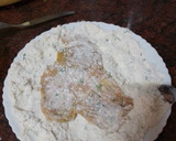 Foto del paso 5 de la receta: Pechuga de pollo rebozada y frita con papas fritas y ensalada