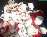 Foto langkah ke 2 dari resep Tumis Toge Jamur Kancing.