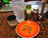 Foto del paso 1 de la receta: Licuado de banana y cereza en leche de almendra