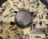 صورة لخطوة 2 من وصفة كيكة جاهزة بقطع الأوريو وصوص السنيكرز🥰😋 سريعة ولذيذة 👌🏻❤️