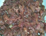 Foto langkah ke 1 dari resep Daging tumis bumbu teriyaki bawang bombay.