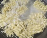Foto langkah ke 2 dari resep Indomie Goreng Nyemek Simpel.