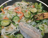 Foto del paso 4 de la receta: 🐟Merluza con calabacín y surimi🐟