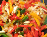 Foto del paso 8 de la receta: Fajitas de pollo con pimientos y queso