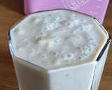 A picture of step 3 of Dates and banana shake.