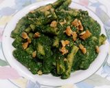 Foto del passaggio 3 della ricetta Mezzi rigatoni con pesto di bieta a modo mio