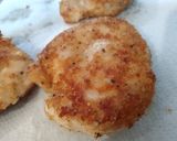 Foto del paso 3 de la receta: Pollo empanizado sin huevo