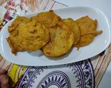 A picture of step 2 of Aloo pakoray.