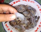 Foto langkah ke 1 dari resep Tumis udang kecap enak,gampang,sederhana.