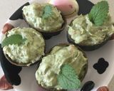 Foto del paso 1 de la receta: Aguacate 🥑 relleno de Queso Crema y Gambas