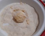 Foto del paso 5 de la receta: Bolitas de manzana rebozadas con helado de cookies
