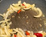 Foto langkah ke 3 dari resep Telor ceplok saus inggris ala Frielingga.