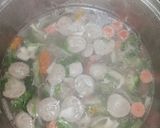 Foto langkah ke 7 dari resep Sup Baso Sosis Jamur.