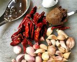 รูปขั้นตอนการทำที่ 2 ของ แกงผักหวาน​ใส่ไข่​มดแดง