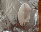 Foto del paso 1 de la receta: Pescado al pesto en freidora de aire con ensalada