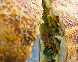Foto del paso 9 de la receta: 🥟CALZONE🥟 DE PUERROS 🧀QUESO🧀 Y 🍖 JAMÓN🍖 (masa casera) 😋