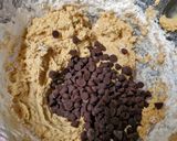Foto langkah ke 3 dari resep Glutenfree Chocolate Chips Cookies.