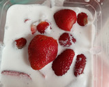 Foto del paso 1 de la receta: Gelatina sabor a coco con una salsa de fresa