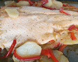 Foto del paso 4 de la receta: Salmón al horno con patatas panaderas