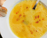Foto del paso 7 de la receta: Tortilla abierta con Patatas fritas, Espárragos y Langostinos