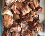 A picture of step 1 of Chicken Caldereta.