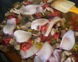 Foto del paso 2 de la receta: Paella de calamaritos y magro