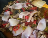 Foto del paso 2 de la receta: Paella de calamaritos y magro