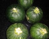 Foto del paso 1 de la receta: Zapallos rellenos en salsa de tomate