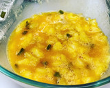 Foto del paso 2 de la receta: Tortilla de patatas con pimientos verdes & cebolla y pan casero multicereales