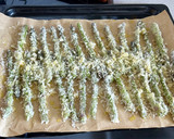 Foto del paso 4 de la receta: Espárragos verdes al horno con crujiente de parmesano